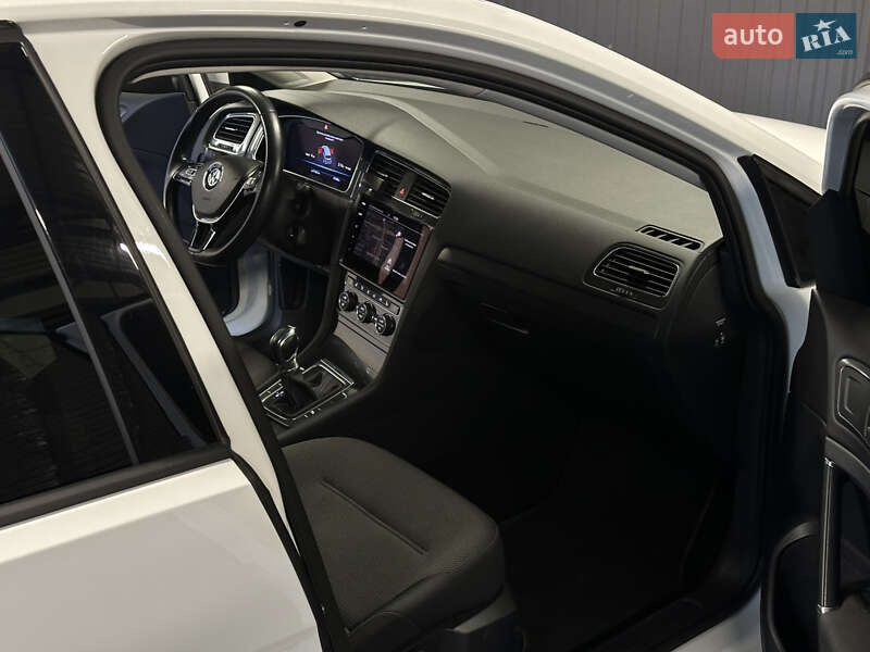 Хэтчбек Volkswagen e-Golf 2018 в Львове