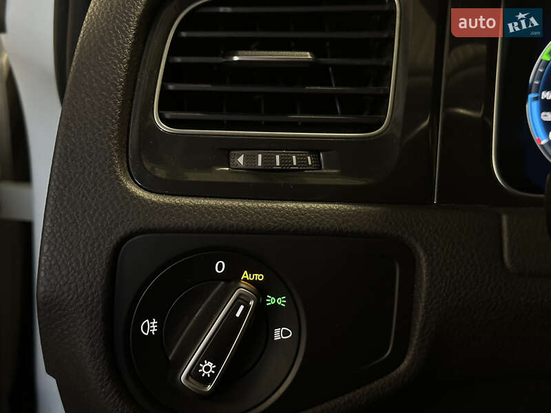 Хэтчбек Volkswagen e-Golf 2018 в Львове