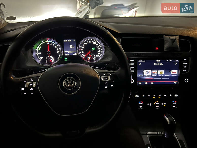 Хэтчбек Volkswagen e-Golf 2015 в Ивано-Франковске фото 8 Хэтчбек Volkswagen e-Golf 2015 в Ивано-Франковске