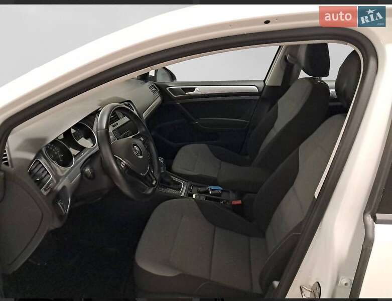 Хетчбек Volkswagen e-Golf 2014 в Івано-Франківську