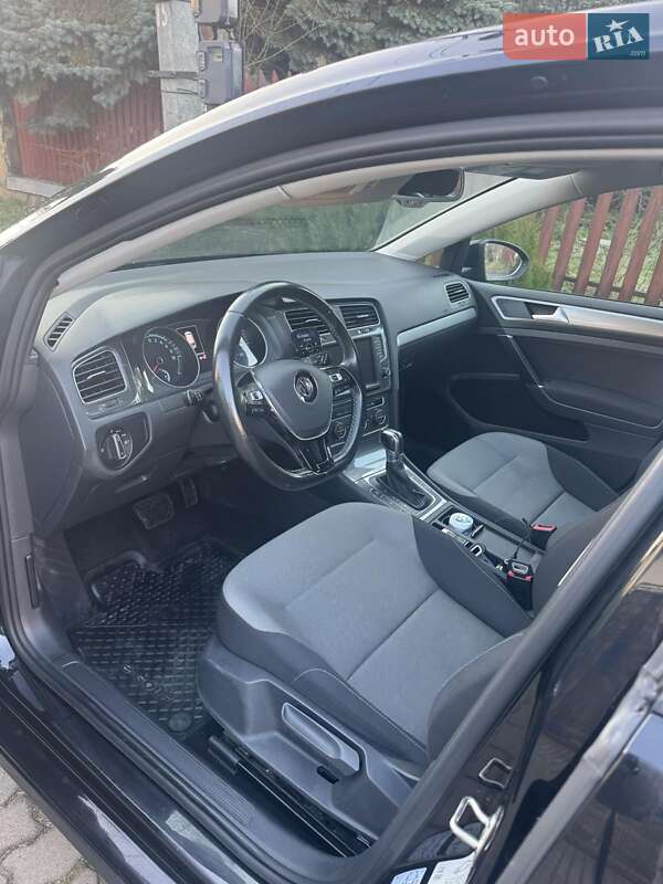 Хетчбек Volkswagen e-Golf 2016 в Львові