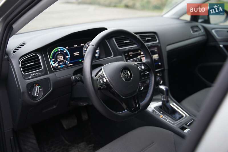 Хэтчбек Volkswagen e-Golf 2017 в Дубно