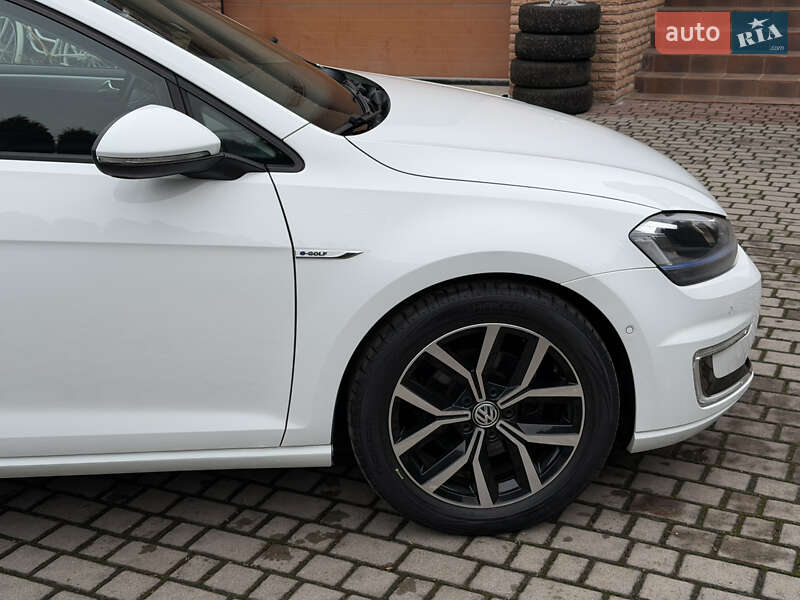 Хетчбек Volkswagen e-Golf 2015 в Рівному