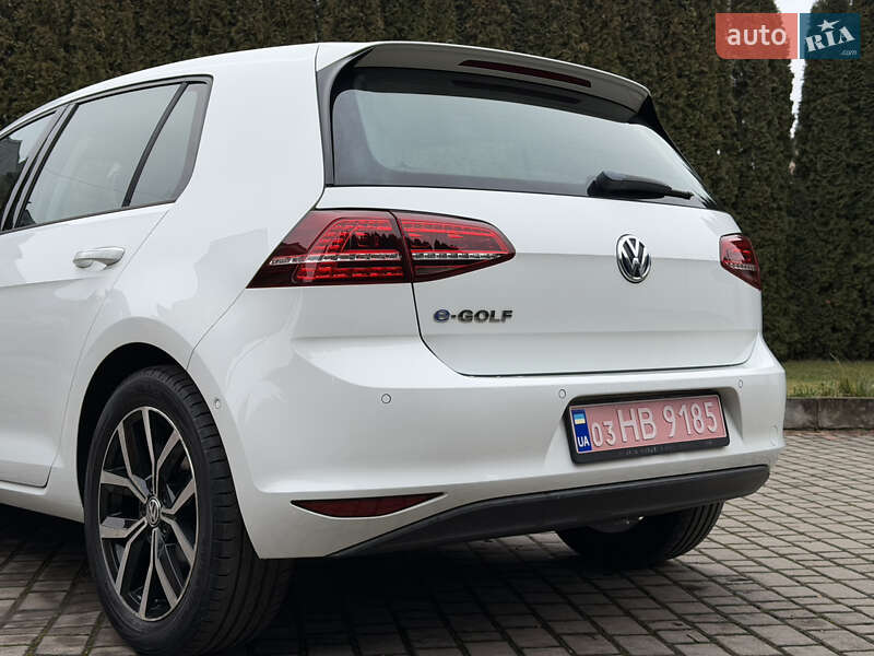 Хетчбек Volkswagen e-Golf 2015 в Рівному
