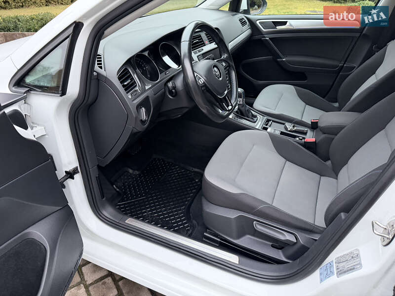 Хетчбек Volkswagen e-Golf 2015 в Рівному