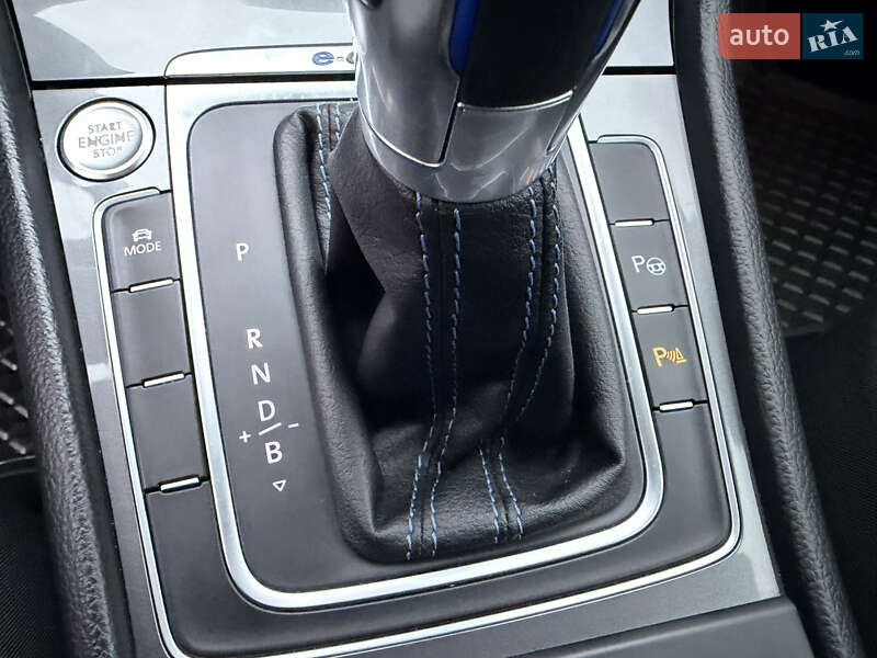 Хетчбек Volkswagen e-Golf 2015 в Рівному