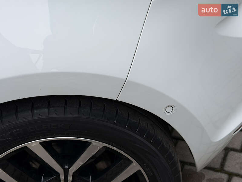 Хетчбек Volkswagen e-Golf 2015 в Рівному