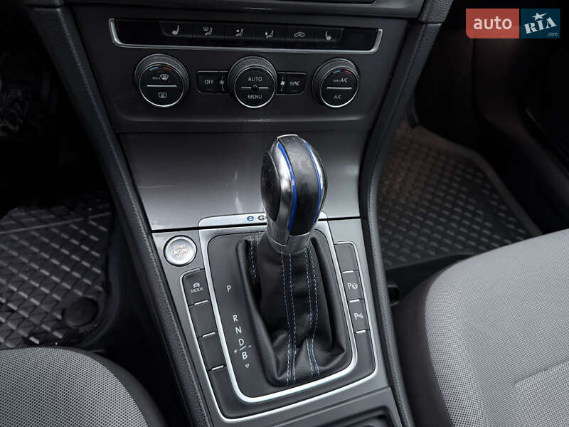 Хетчбек Volkswagen e-Golf 2015 в Рівному