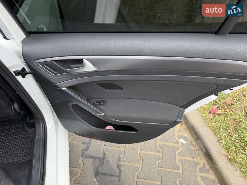 Хэтчбек Volkswagen e-Golf 2020 в Львове фото 6 Хэтчбек Volkswagen e-Golf 2020 в Львове