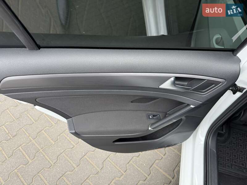 Хэтчбек Volkswagen e-Golf 2020 в Львове фото 11 Хэтчбек Volkswagen e-Golf 2020 в Львове