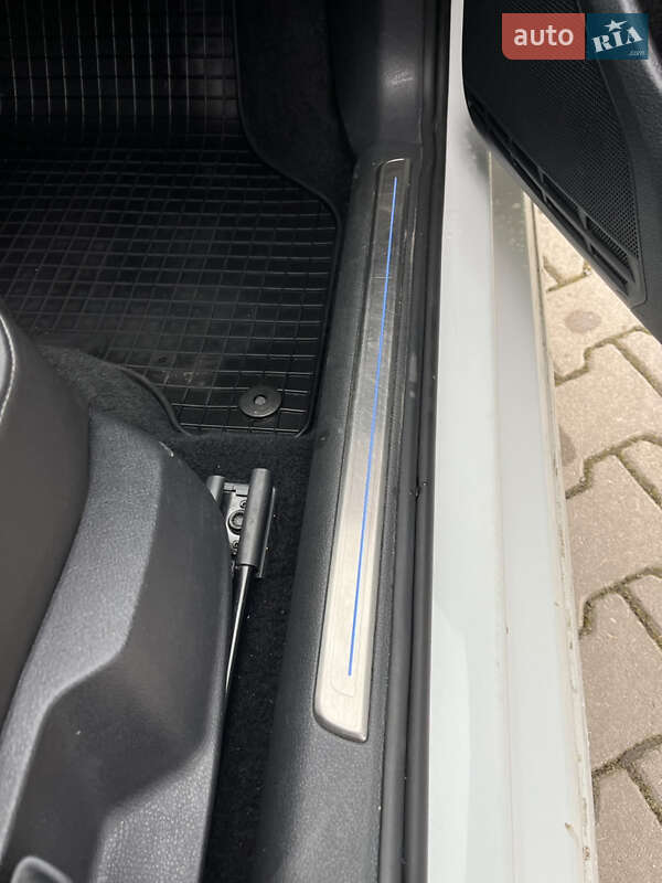 Хэтчбек Volkswagen e-Golf 2015 в Ковеле