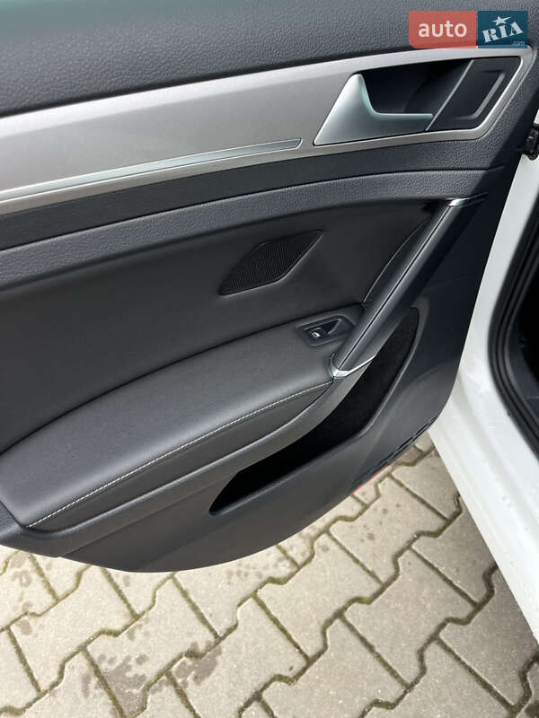 Хэтчбек Volkswagen e-Golf 2015 в Ковеле