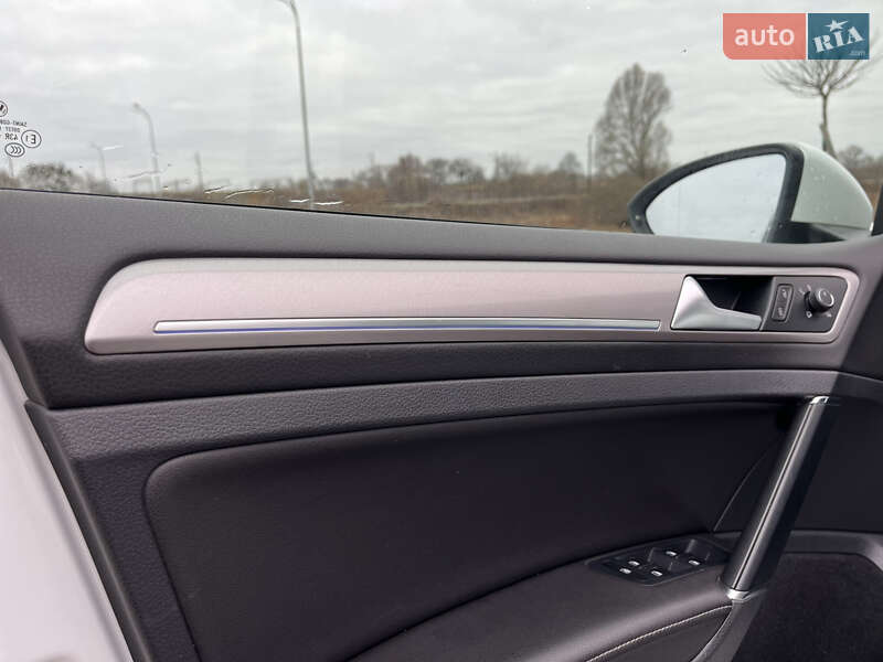 Хэтчбек Volkswagen e-Golf 2015 в Ковеле