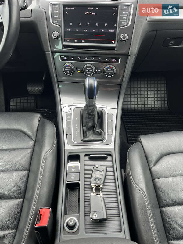 Хэтчбек Volkswagen e-Golf 2015 в Ковеле