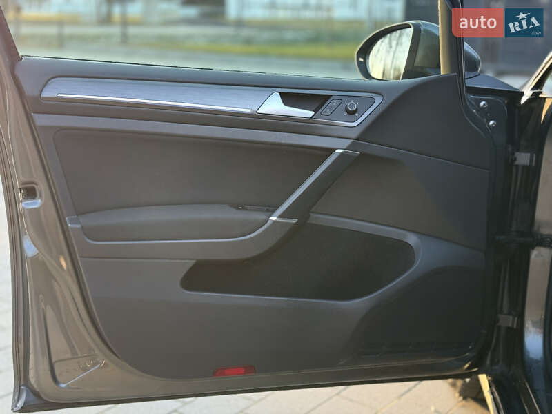 Хэтчбек Volkswagen e-Golf 2018 в Ковеле