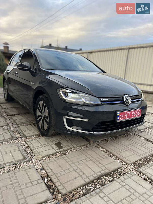 Хэтчбек Volkswagen e-Golf 2017 в Ужгороде