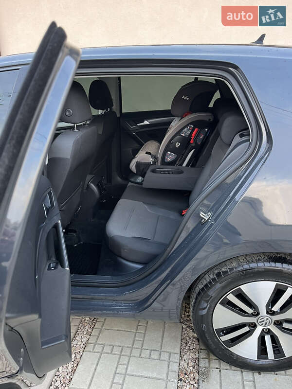 Хэтчбек Volkswagen e-Golf 2017 в Ужгороде