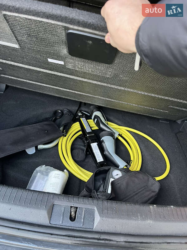 Хэтчбек Volkswagen e-Golf 2017 в Ужгороде