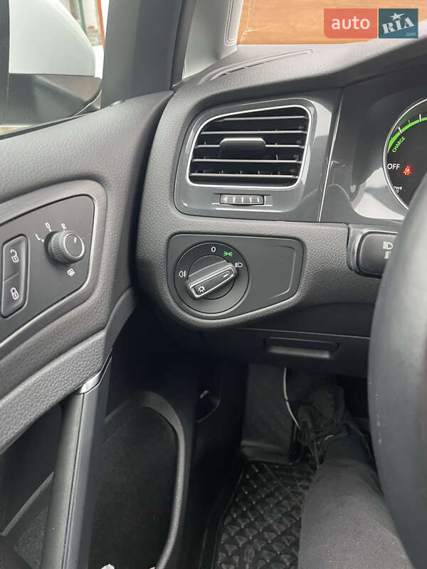Хэтчбек Volkswagen e-Golf 2020 в Львове