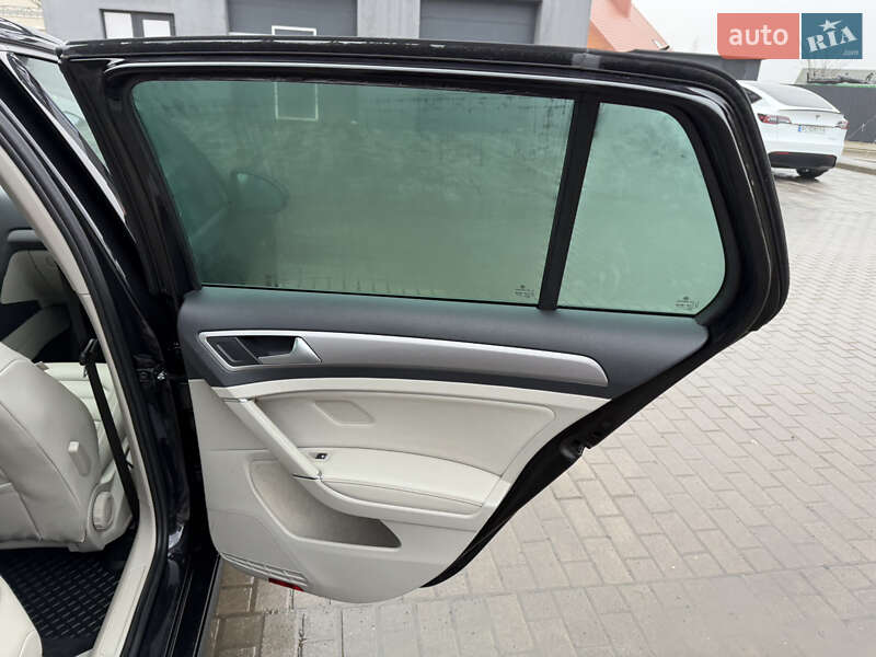 Хетчбек Volkswagen e-Golf 2015 в Луцьку