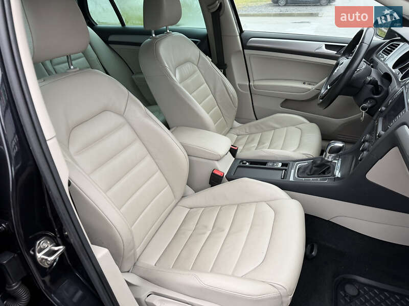 Хетчбек Volkswagen e-Golf 2015 в Луцьку