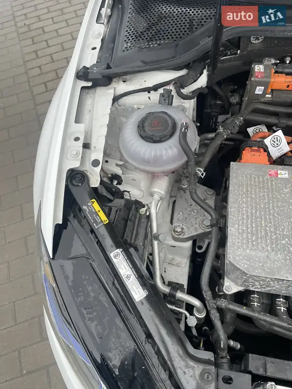 Volkswagen e-Golf 2020 VIN WVWZZZAUZLW911099 фото оголошення 24 з 52