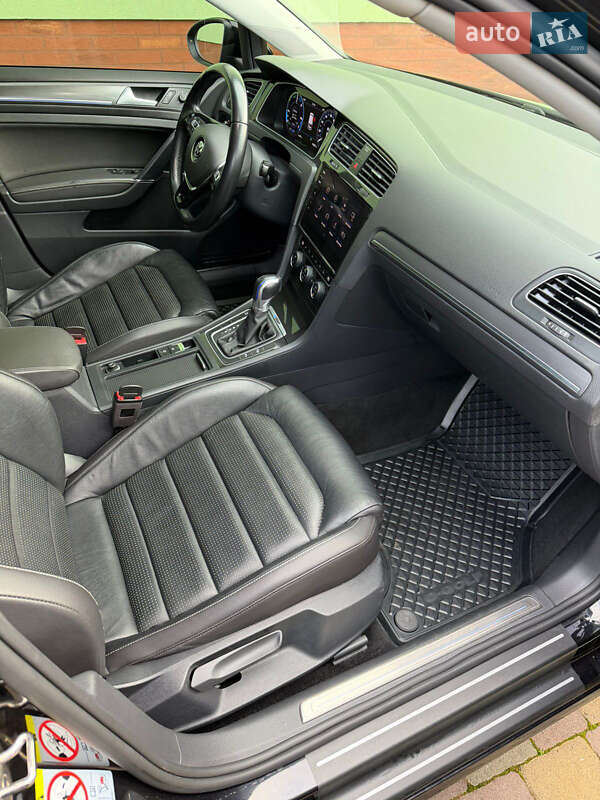 Хэтчбек Volkswagen e-Golf 2019 в Львове