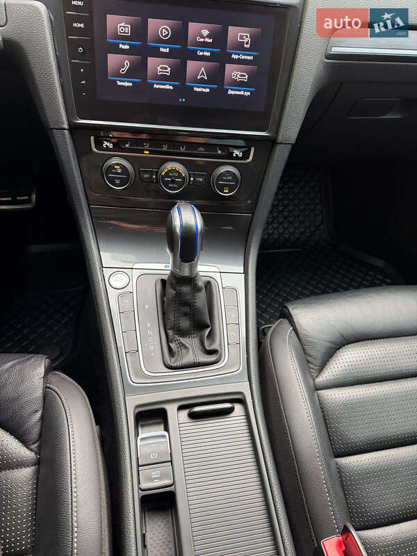 Хэтчбек Volkswagen e-Golf 2019 в Львове