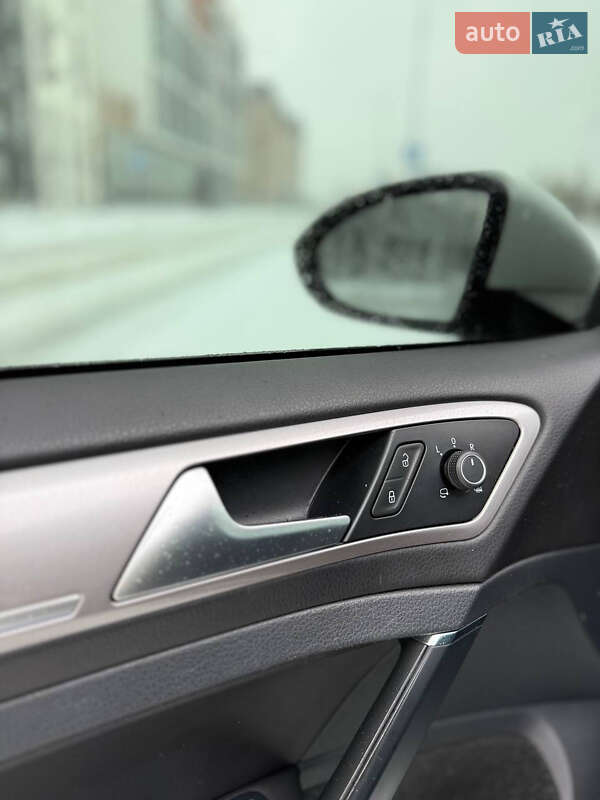 Хэтчбек Volkswagen e-Golf 2016 в Ровно