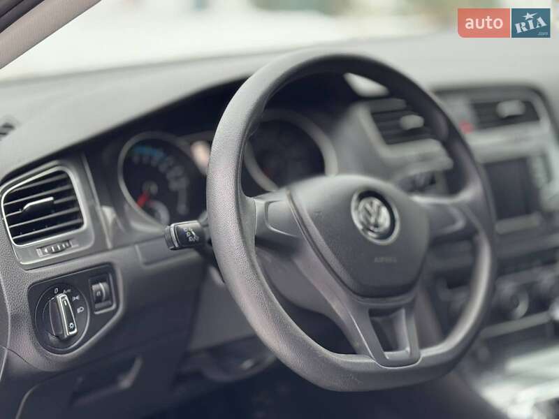 Хэтчбек Volkswagen e-Golf 2016 в Киеве