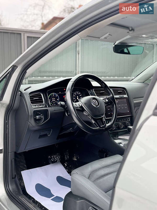 Хэтчбек Volkswagen e-Golf 2017 в Трускавце