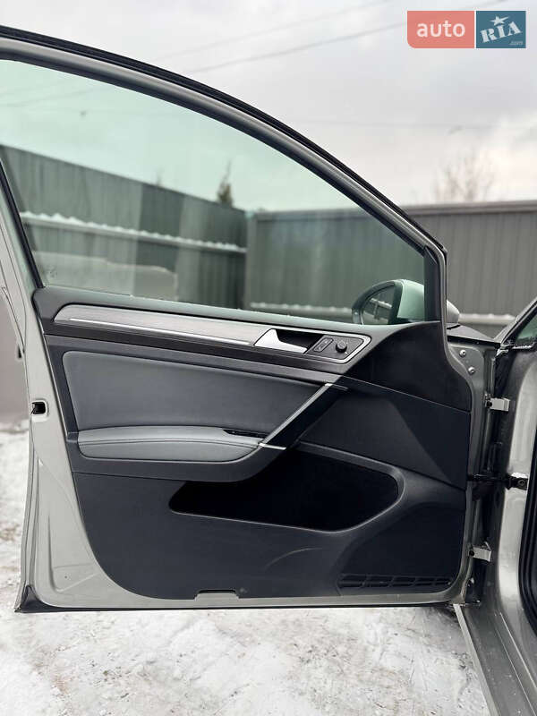 Хэтчбек Volkswagen e-Golf 2017 в Трускавце