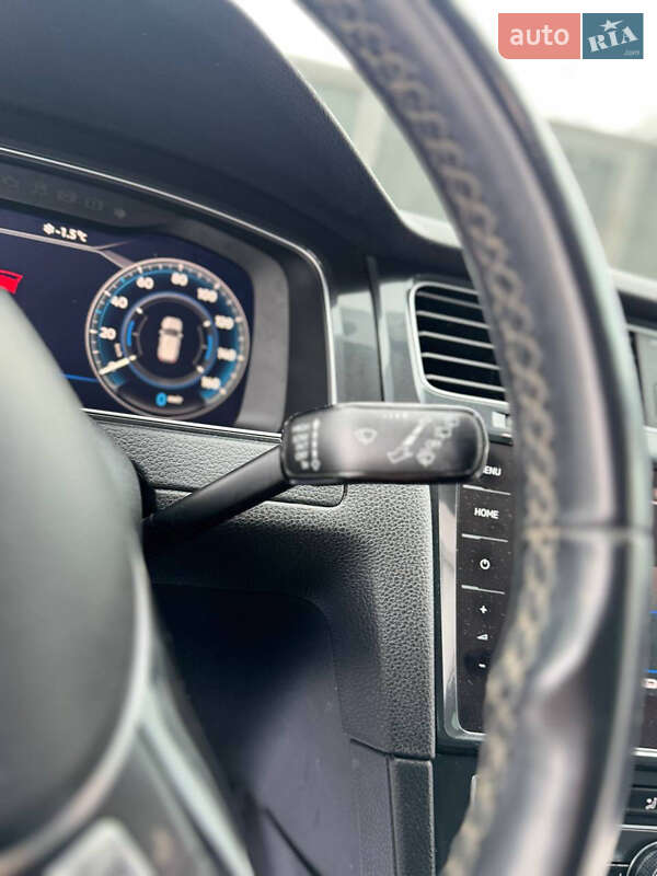 Хэтчбек Volkswagen e-Golf 2017 в Трускавце