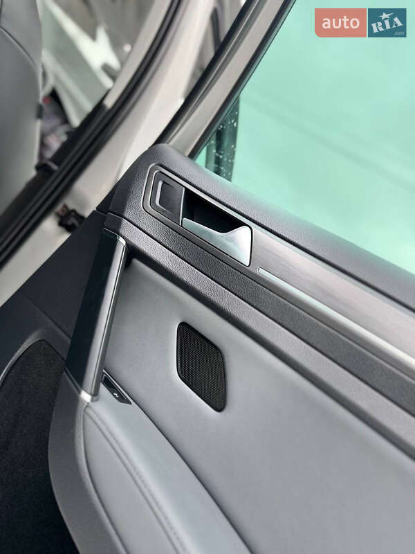 Хэтчбек Volkswagen e-Golf 2017 в Трускавце