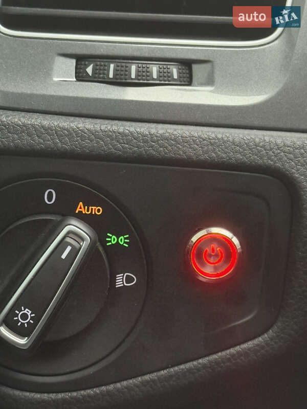 Хетчбек Volkswagen e-Golf 2014 в Рівному