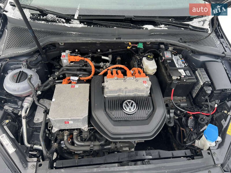 Хетчбек Volkswagen e-Golf 2014 в Кропивницькому