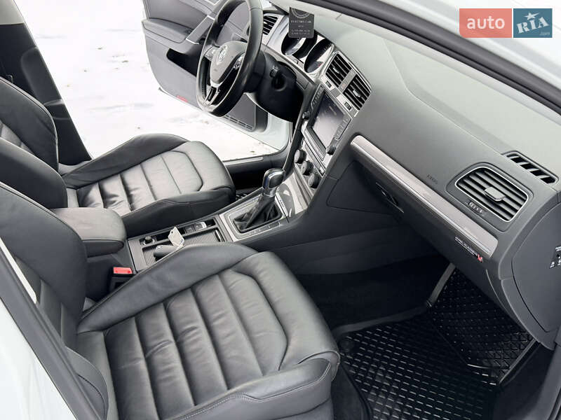 Хетчбек Volkswagen e-Golf 2015 в Рівному