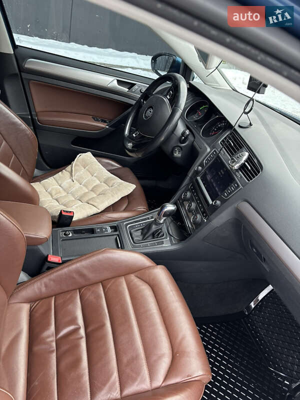 Хетчбек Volkswagen e-Golf 2015 в Києві