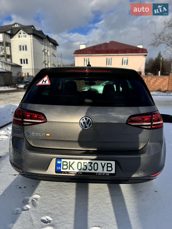 Хетчбек Volkswagen e-Golf 2015 в Рівному