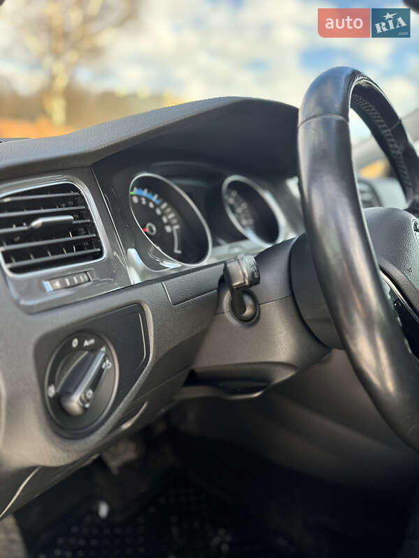 Хетчбек Volkswagen e-Golf 2015 в Рівному