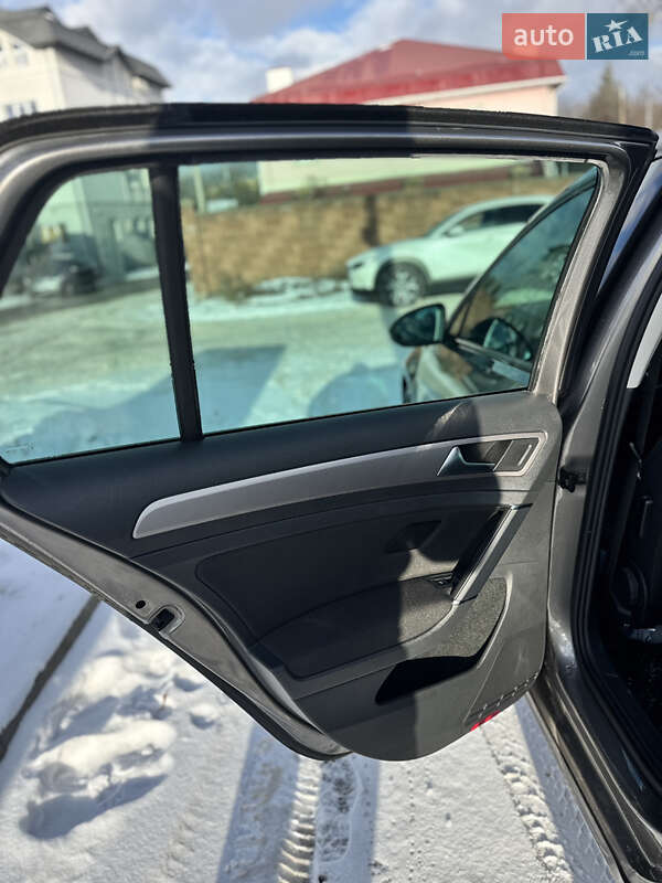 Хетчбек Volkswagen e-Golf 2015 в Рівному