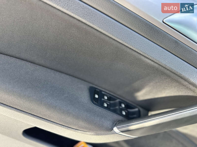 Хетчбек Volkswagen e-Golf 2015 в Рівному