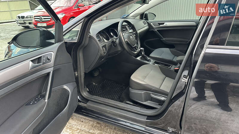 Хетчбек Volkswagen e-Golf 2015 в Чернівцях