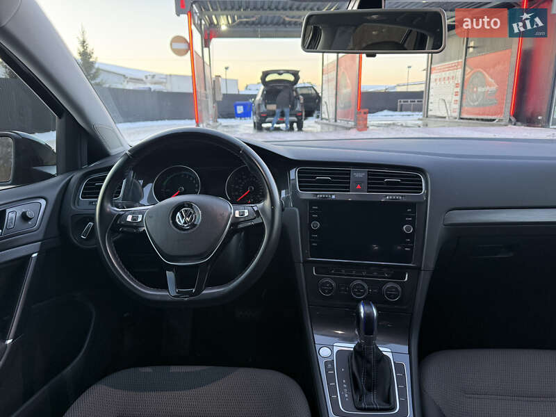 Хэтчбек Volkswagen e-Golf 2019 в Львове