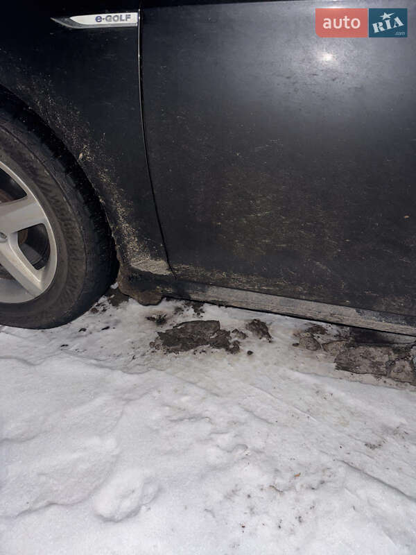 Хетчбек Volkswagen e-Golf 2015 в Житомирі