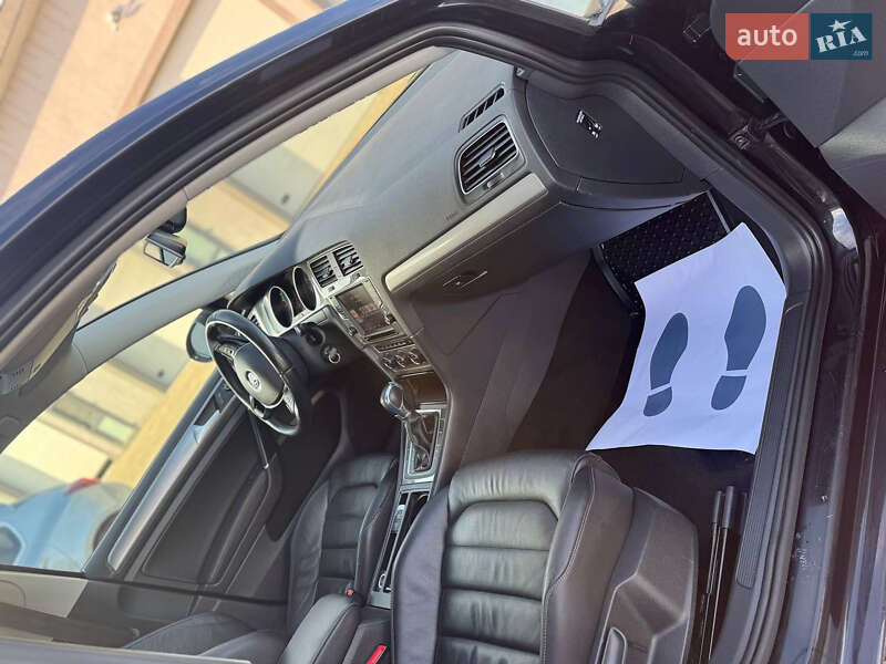 Хетчбек Volkswagen e-Golf 2015 в Дрогобичі