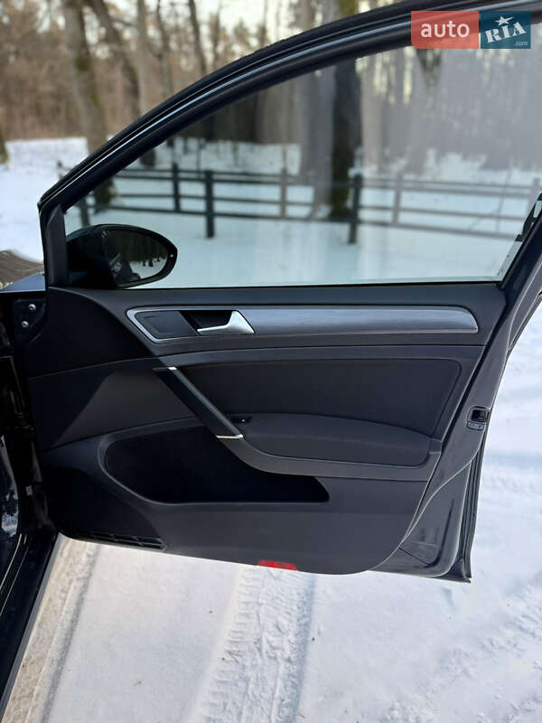 Хетчбек Volkswagen e-Golf 2020 в Бродах