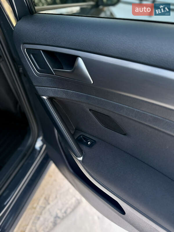 Хетчбек Volkswagen e-Golf 2020 в Бродах