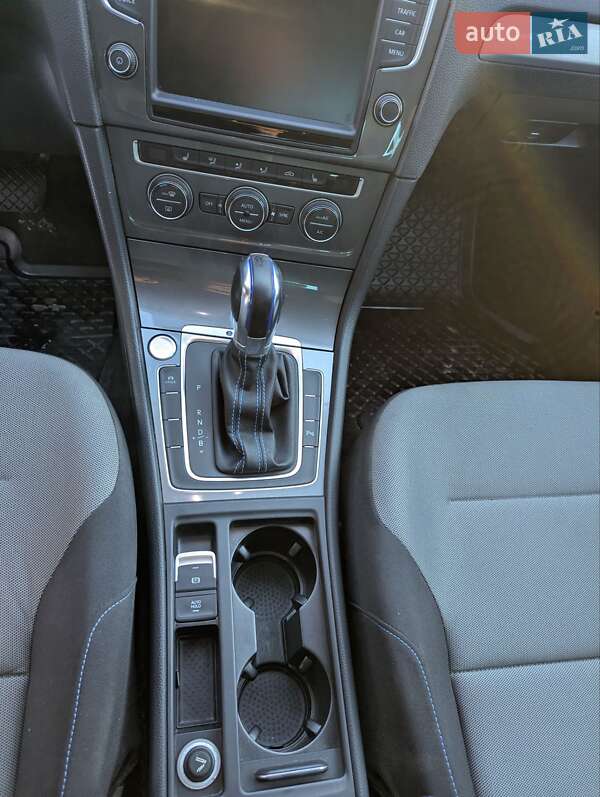 Хетчбек Volkswagen e-Golf 2016 в Тернополі фото 23 Хетчбек Volkswagen e-Golf 2016 в Тернополі