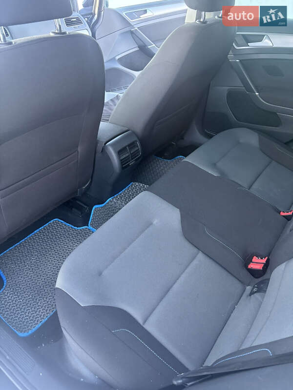 Хетчбек Volkswagen e-Golf 2015 в Тернополі фото 15 Хетчбек Volkswagen e-Golf 2015 в Тернополі